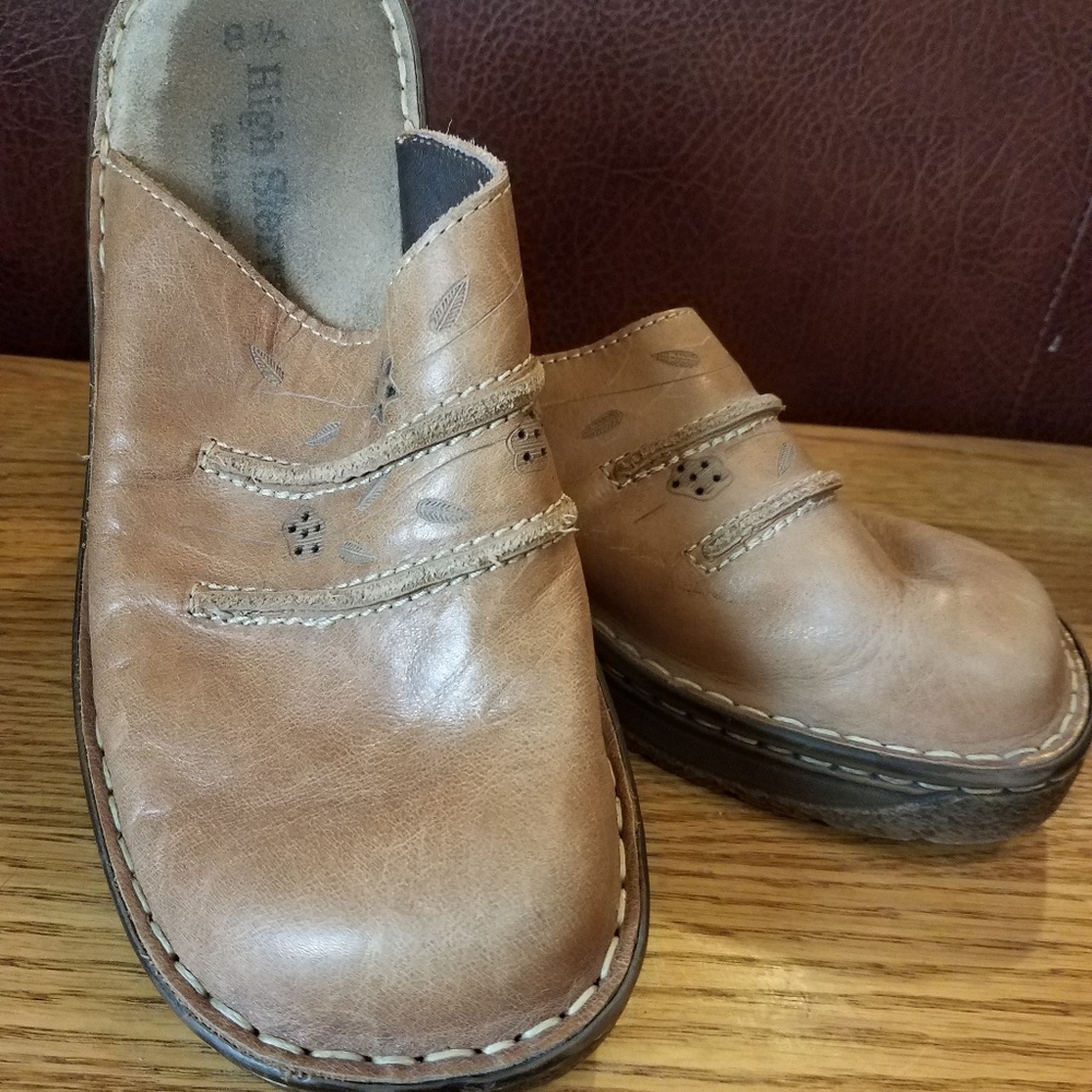 High Sierra Tan Slip On Mule Women Size 8.5